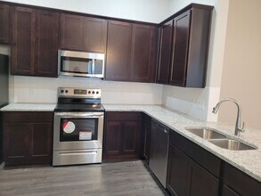 3426 Scott Cir in Seguin, TX - Foto de edificio - Building Photo