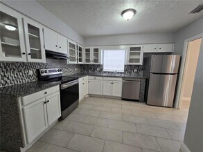 2216 Tanglewood Way in Brandon, FL - Building Photo - Building Photo