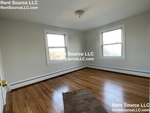 98 Moreland St, Unit 1 in Somerville, MA - Building Photo - Building Photo
