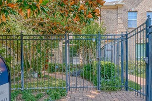 13607 Brookbluff Ln in Houston, TX - Building Photo