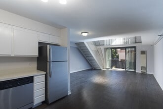 Greystone Lofts in San Diego, CA - Foto de edificio - Interior Photo