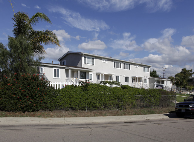 2215-2225 Dunlop St in San Diego, CA - Building Photo - Building Photo