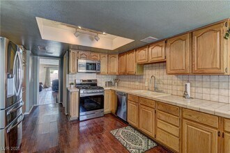 4553 Balfour Dr in Las Vegas, NV - Building Photo - Building Photo