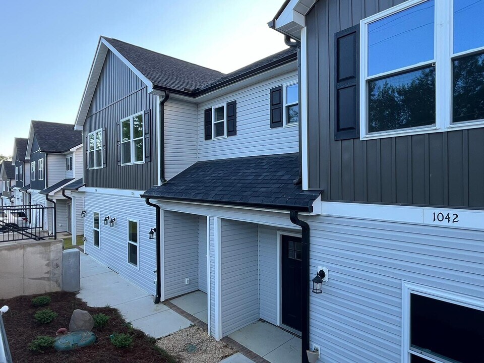 1042 McLain Rd in Kannapolis, NC - Building Photo