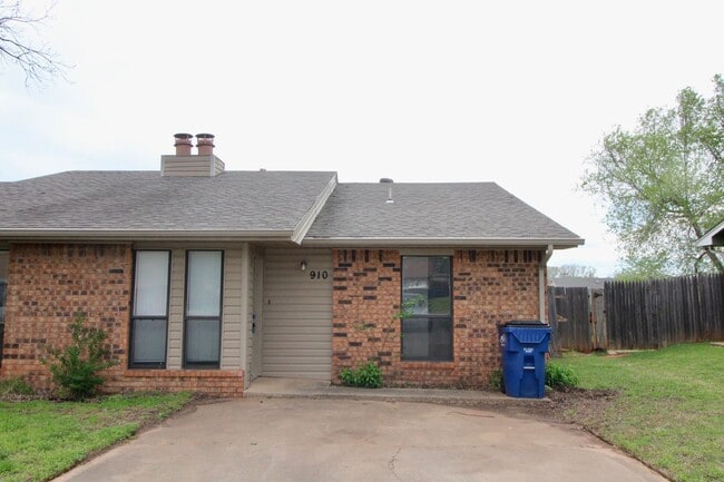 property at 908-910 Aspen Ct