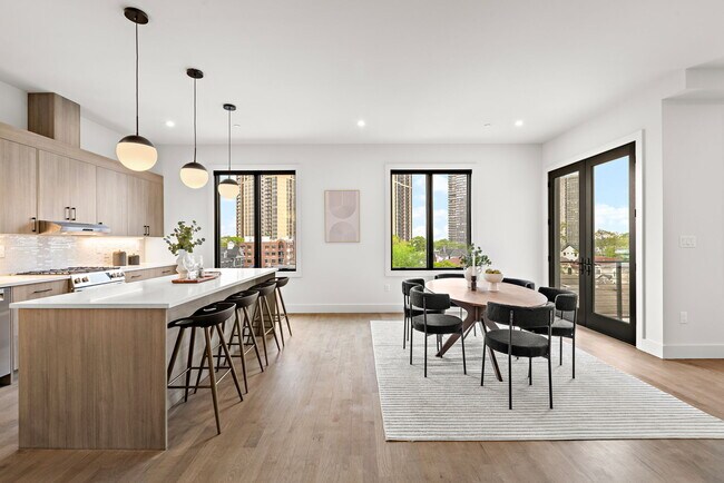 Lux Lofts in Fort Lee, NJ - Foto de edificio - Building Photo