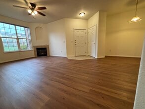 5726 N Genoa Way in Aurora, CO - Building Photo - Building Photo