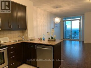 80 Absolute Ave in Mississauga, ON - Building Photo - Building Photo