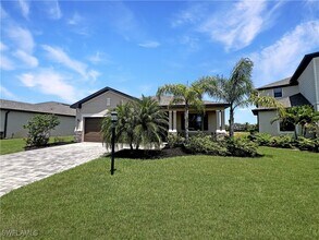 14616 Monrovia Ln in Ft. Myers, FL - Foto de edificio - Building Photo