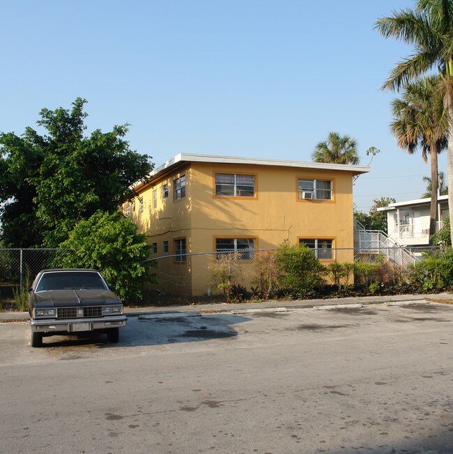 2770 SW 2nd St in Fort Lauderdale, FL - Foto de edificio - Building Photo