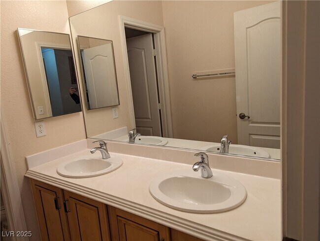 property at 4056 Villeroy Ave