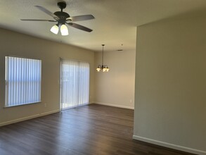 2901 Snyder Ave in Modesto, CA - Building Photo - Building Photo