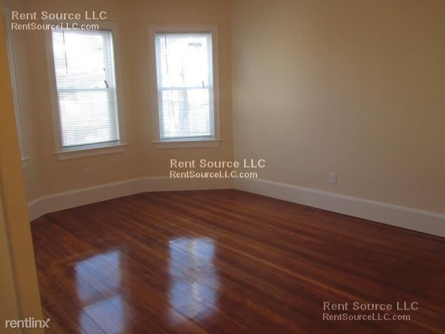 15 Sargent Ave-Unit -Apt 2 in Somerville, MA - Foto de edificio - Building Photo