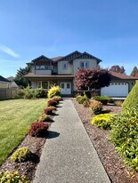 8669 Ashbury Ct in Blaine, WA - Building Photo