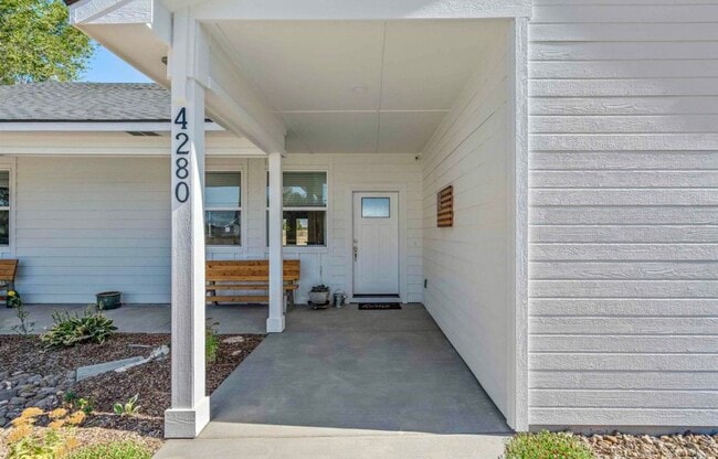 4280 NE Alexander Way in Mountain Home, ID - Building Photo - Building Photo