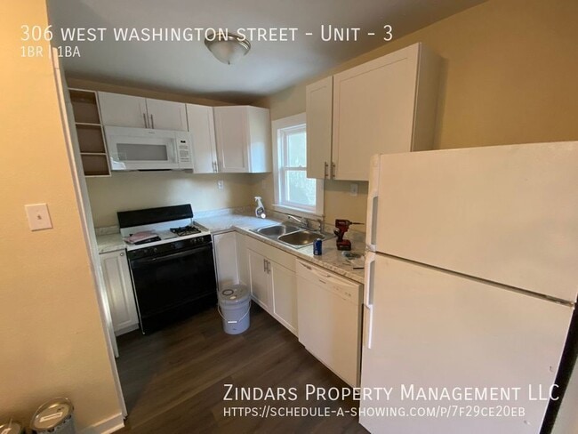 306 W Washington St in Champaign, IL - Building Photo - Building Photo