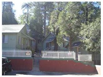 23471 Knapps Cut Off in Crestline, CA - Building Photo