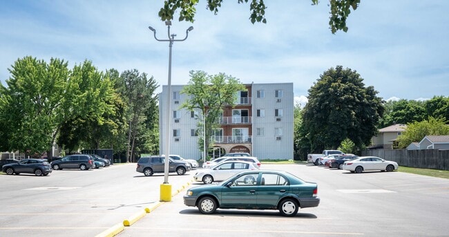 High Park Place Apartments in Sarnia, ON - Building Photo - Building Photo