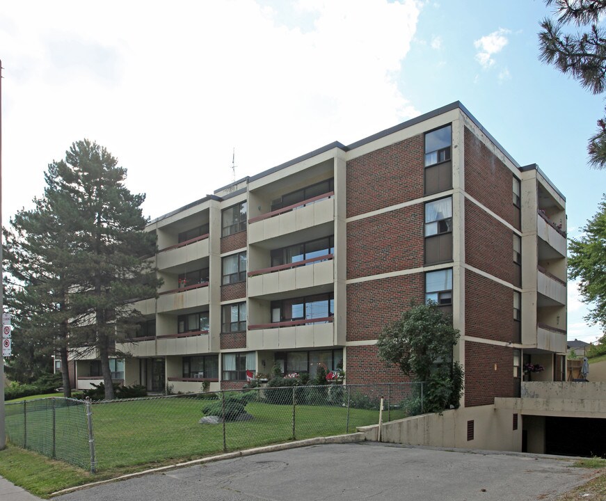 Parkview Apartments in Toronto, ON - Building Photo