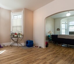 1739 N Francisco Ave in Chicago, IL - Building Photo - Interior Photo