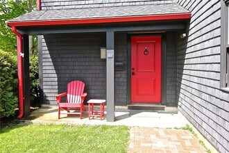 55 Annandale Rd in Newport, RI - Building Photo - Building Photo