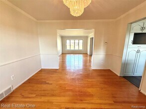26211 Simone St in Dearborn Heights, MI - Building Photo - Building Photo