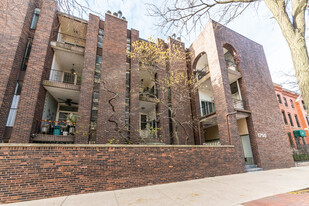 1750 N Wells St, Unit 106 in Chicago, IL - Building Photo