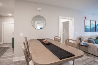Pine Reserve Apartments in Sanford, NC - Foto de edificio - Interior Photo