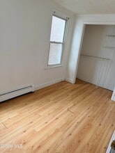 200 Mohawk St, Unit 1 in Cohoes, NY - Foto de edificio - Building Photo