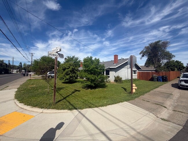 5319-5321 Robertson Ave in Carmichael, CA - Building Photo - Building Photo