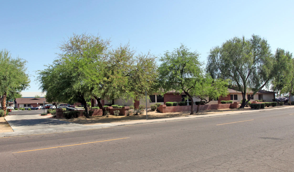 St. Marys Manor in Phoenix, AZ - Building Photo