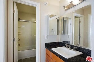 10982 Roebling Ave, Unit 333 in Los Angeles, CA - Building Photo - Building Photo