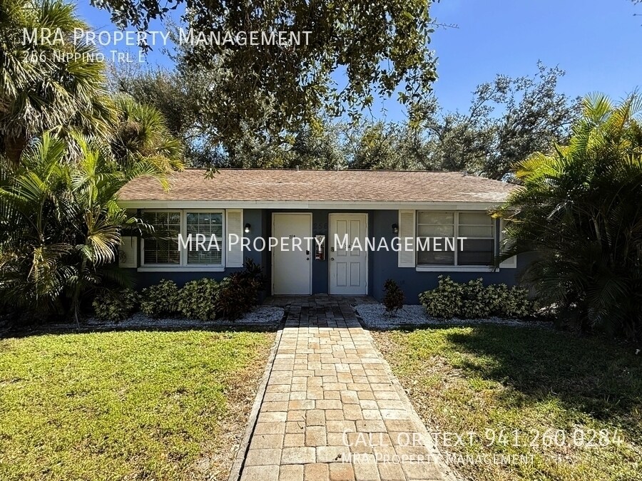 256 Nippino Trail E in Nokomis, FL - Building Photo