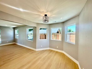 594 S Taaffe St in Sunnyvale, CA - Building Photo - Building Photo