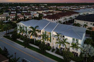 7114 Edison Pl in Palm Beach Gardens, FL - Building Photo - Building Photo