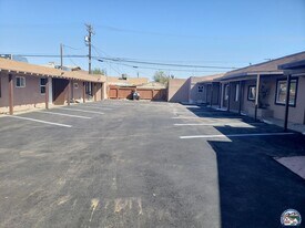 702 Adams Ave in El Centro, CA - Building Photo