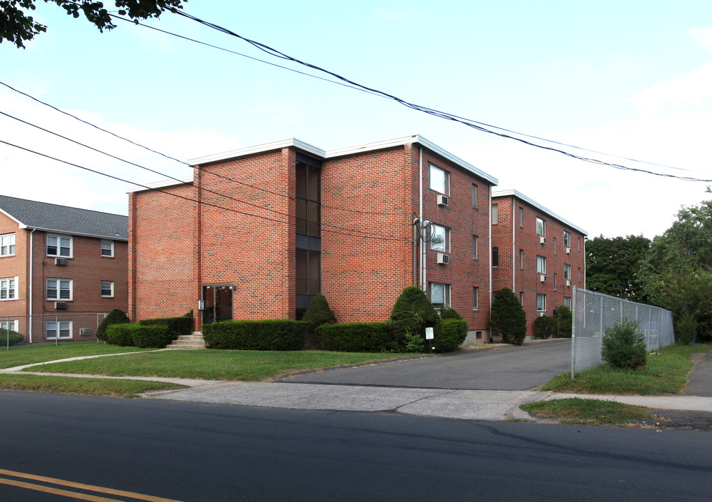 607 Burritt St in New Britain, CT - Building Photo