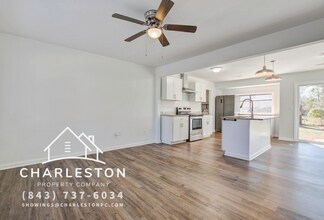 605 Michigan Ct in Ladson, SC - Foto de edificio - Building Photo