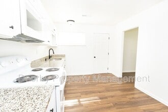 2011 Milne St, Unit Unit B in Chattanooga, TN - Foto de edificio - Building Photo