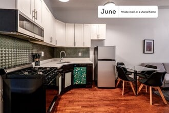 Private bedroom in 3 bed/1 bath Home in Brooklyn, NY - Building Photo - Building Photo
