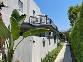 2001 Linda Rosa Ct in Pasadena, CA - Building Photo - Building Photo