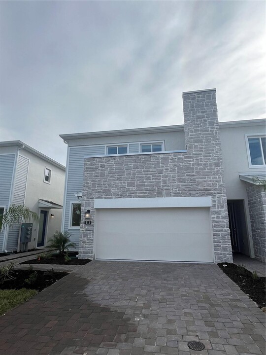 376 Nine Iron Dr in Davenport, FL - Building Photo