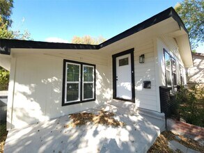 7039 Bates St in Dallas, TX - Building Photo - Building Photo