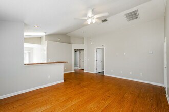 6171 Skylarkcrest Dr in Lithia, FL - Building Photo - Building Photo