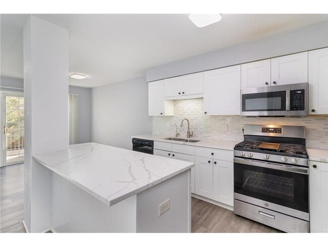 8403 Morgan Ln in Eden Prairie, MN - Building Photo - Building Photo