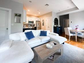 345 W Broadway, Unit 1 in Boston, MA - Building Photo - Building Photo