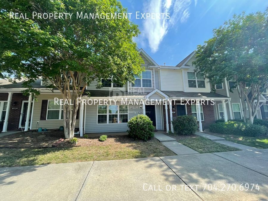 11026 Derryrush Ave in Charlotte, NC - Building Photo