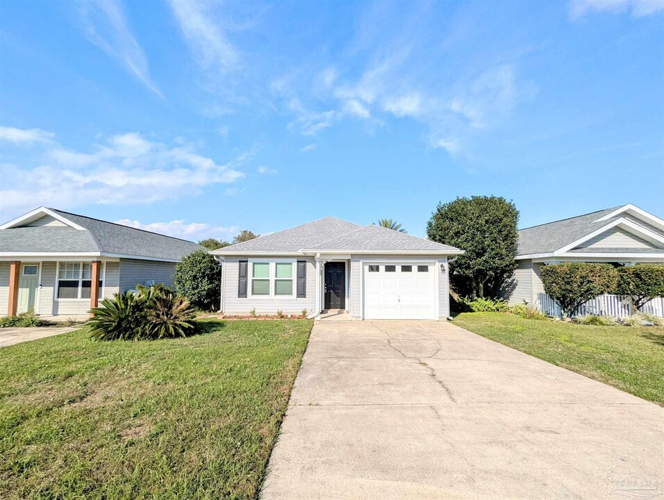 5584 Shadow Shore Pl in Gulf Breeze, FL - Building Photo