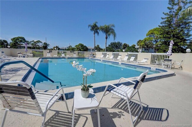 1504 SE Royal Green Cir in Port St. Lucie, FL - Building Photo - Building Photo
