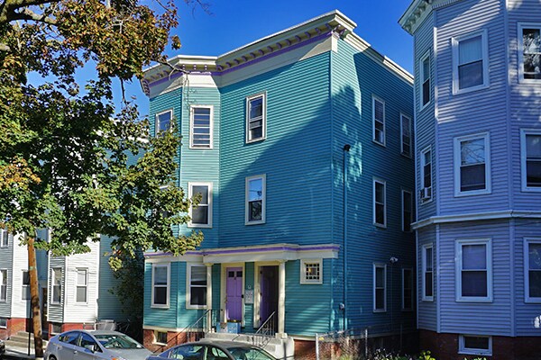 40 Calvin St, Unit 2 in Somerville, MA - Foto de edificio - Building Photo